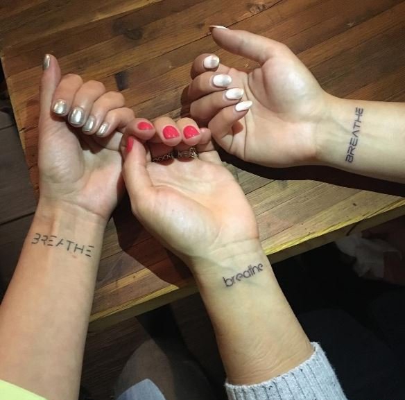 象征女生友谊的线条纹身简洁姐妹纹身小图案