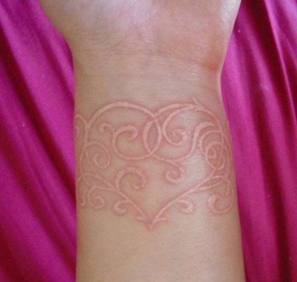 一组女生喜爱的超美的白色隐形纹身图案