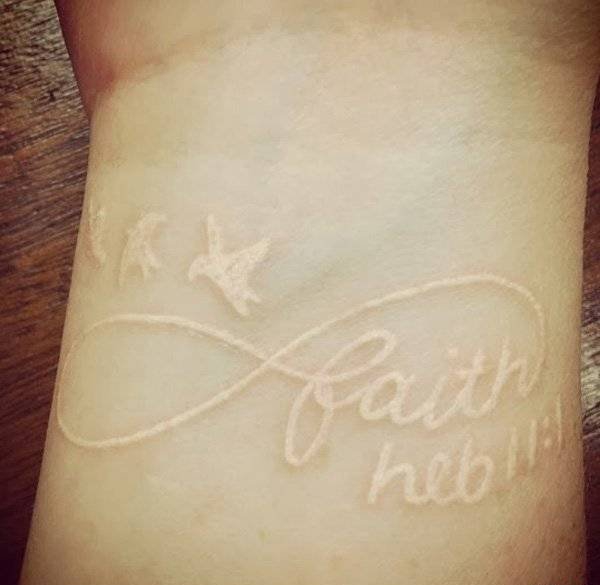 一组女生喜爱的超美的白色隐形纹身图案