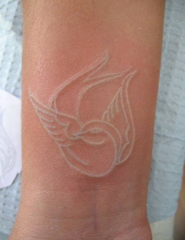 一组女生喜爱的超美的白色隐形纹身图案