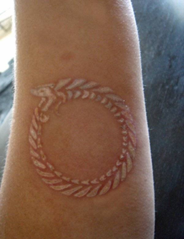 一组女生喜爱的超美的白色隐形纹身图案