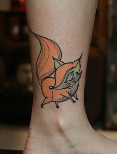 脚踝可爱的卡通小狐狸纹身图案