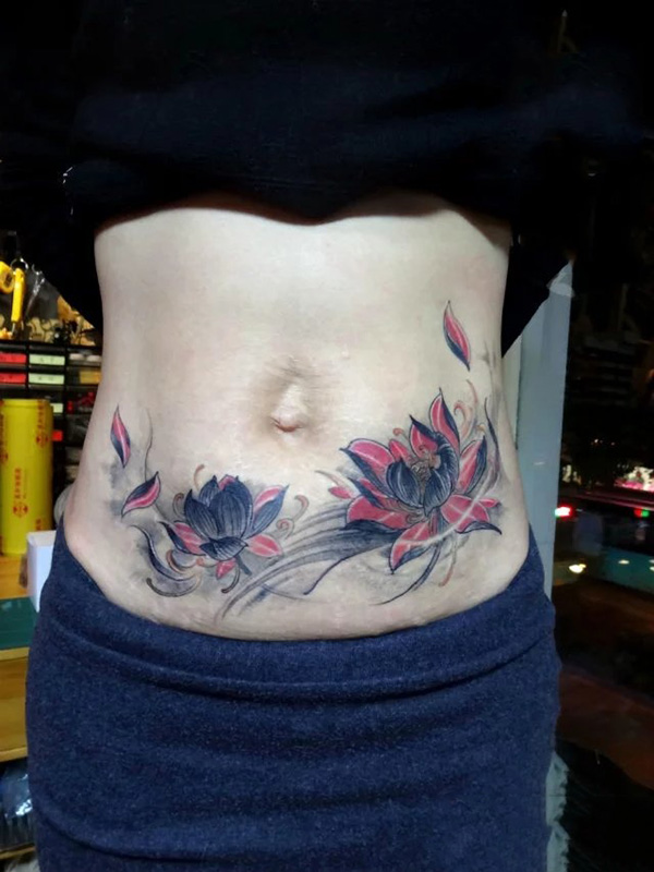 腹部个性莲花纹身图案