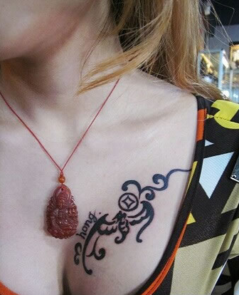 美女胸部创意图腾纹身图案