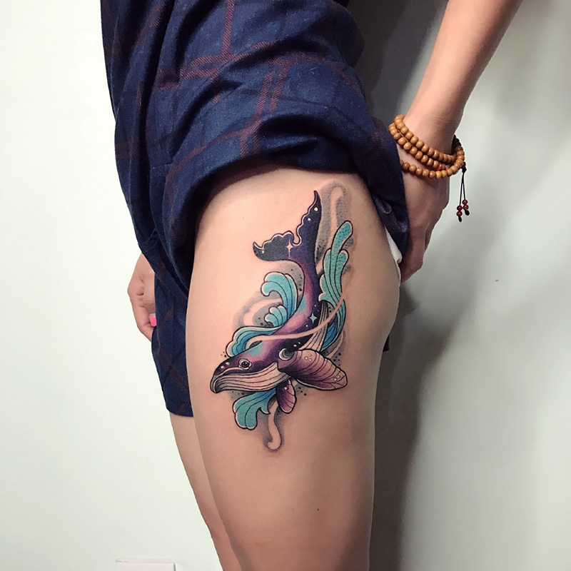 大腿漂亮的鲸鱼彩绘纹身图案