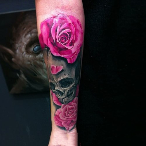 手臂美艳动人的骷髅皇后玫瑰纹身图案