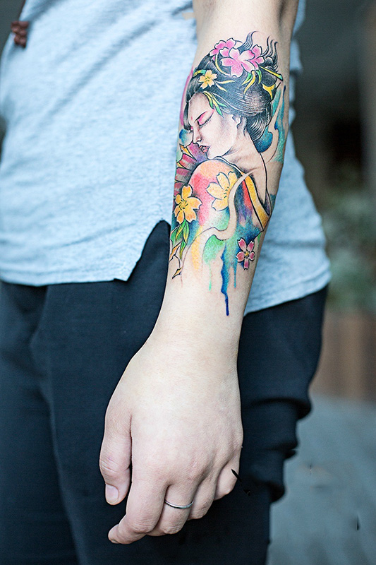 手臂艺妓肖像花蕊彩绘纹身图案
