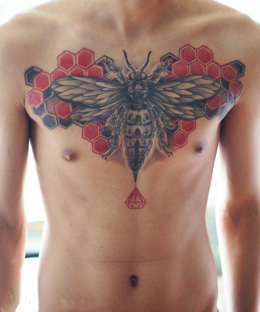 男性胸部超霸气蜜蜂蜂巢纹身图案