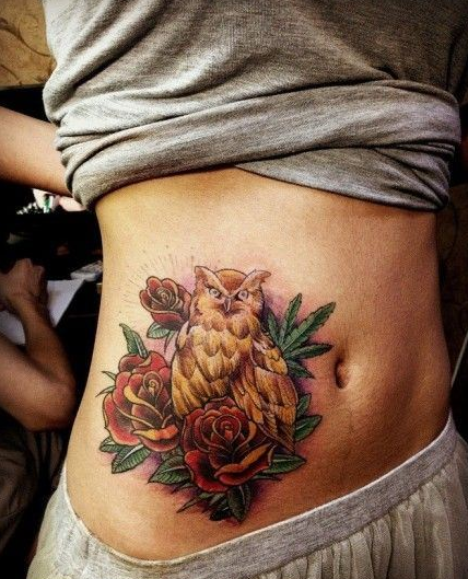 腹部个性的猫头鹰玫瑰花刺青图案