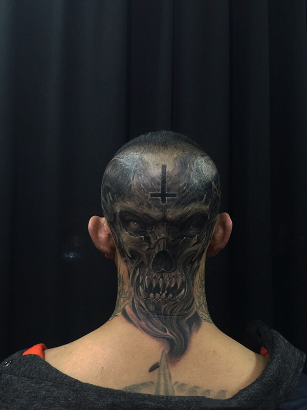 头颈部霸气的黑灰魔王纹身图案