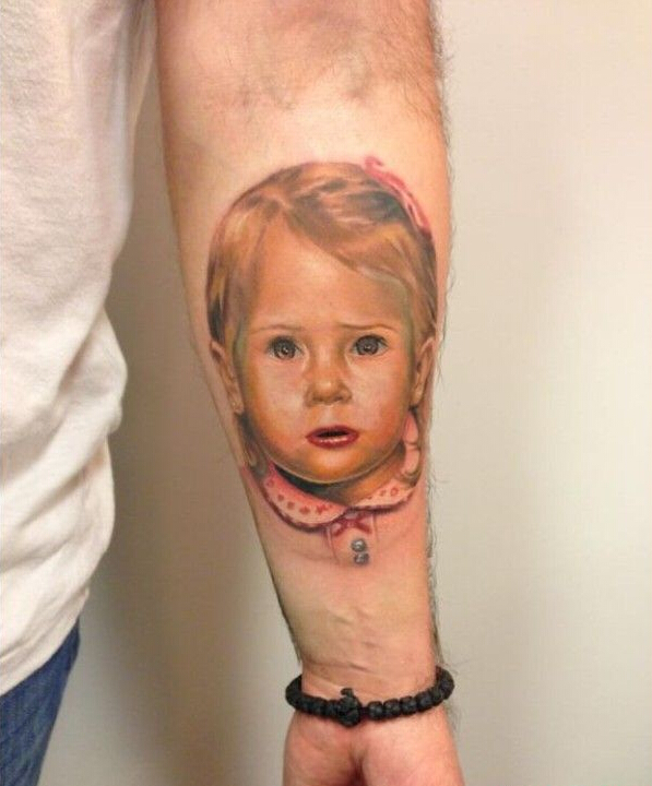 手臂个性小孩肖像彩绘纹身图片