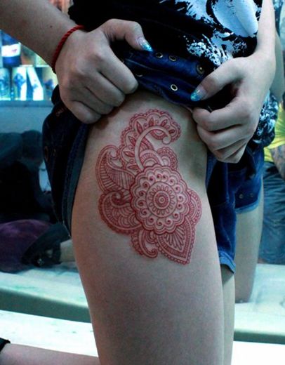 女孩子腿部印度风格图腾纹身图案