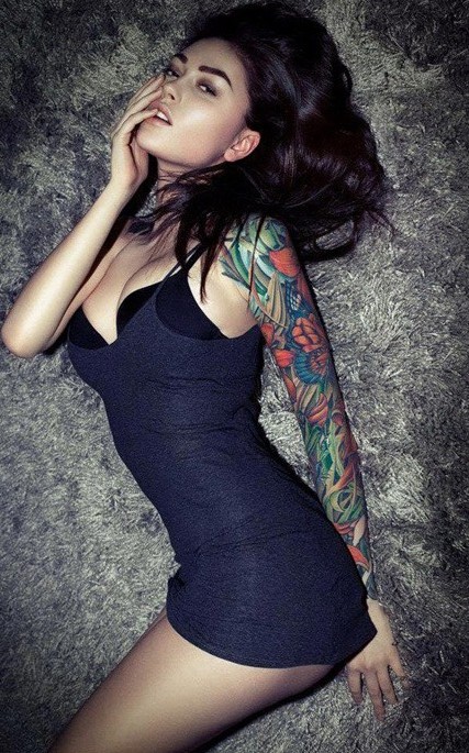 性感美女完美覆盖花臂纹身图案