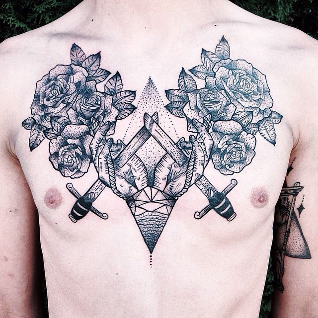 胸部点刺玫瑰花匕首创意纹身图案