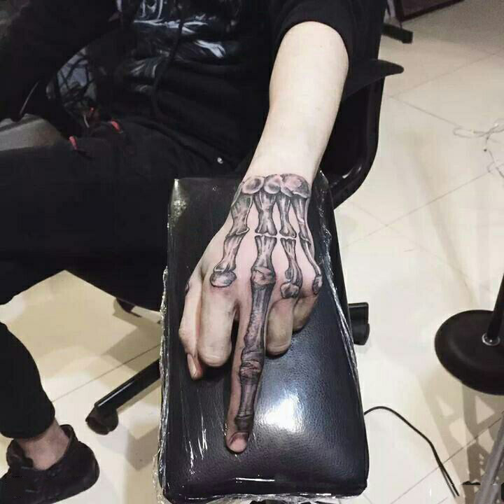 手背个性骨头纹身图案