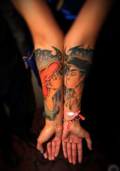 手臂卡通组合情侣接吻纹身图案
