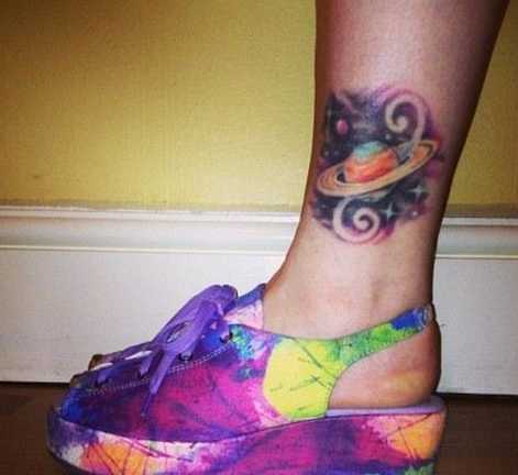 女性脚踝时尚潮流的星空小星球纹身图片