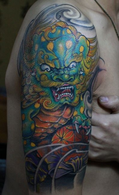 手臂霸气的唐狮子纹身图案