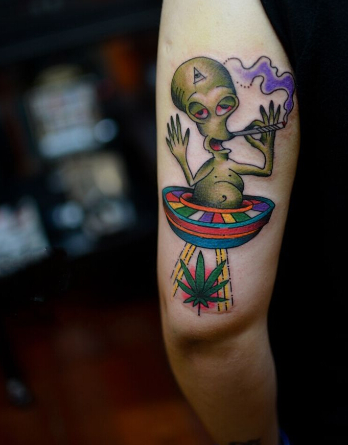 手腕彩色外星人植物另类纹身图案