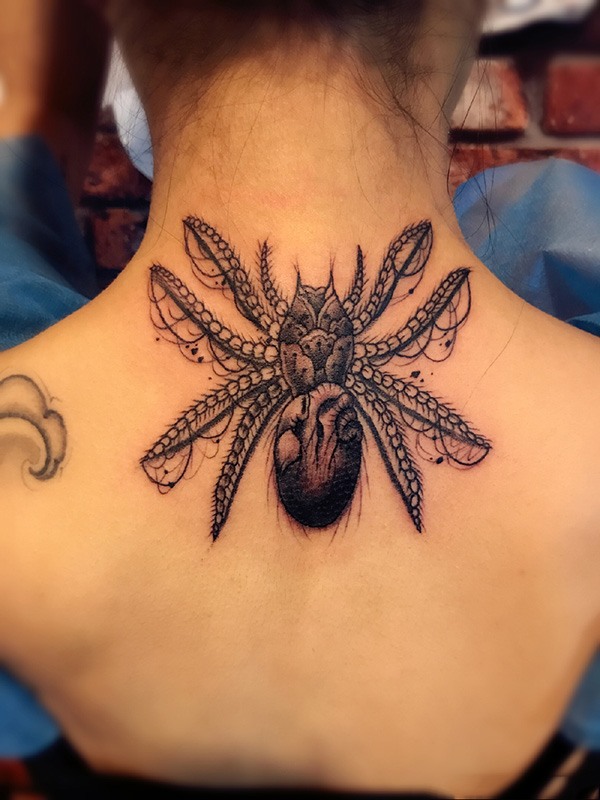 后背八足魔兽蜘蛛个性纹身图案
