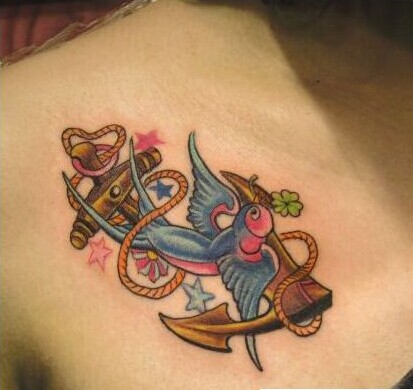 女生胸部漂亮小燕子与船锚纹身图案