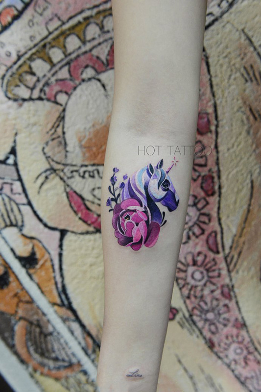 手臂独角兽玫瑰彩绘纹身图案