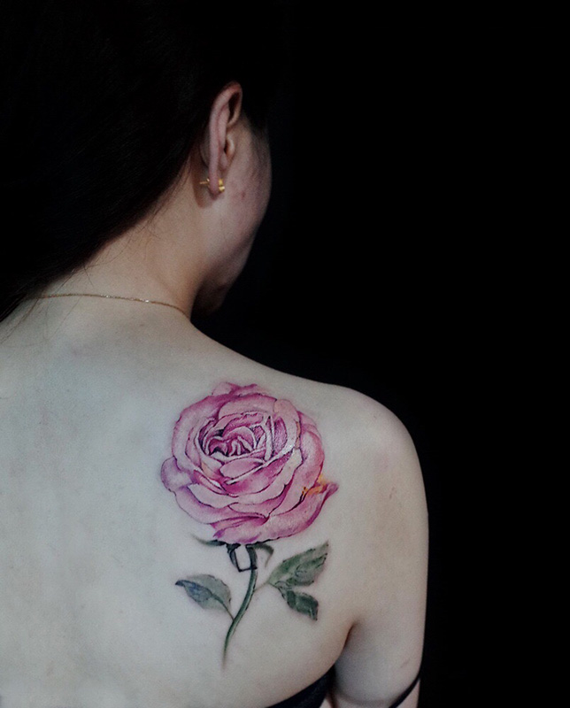 后背玫瑰花彩绘纹身图案