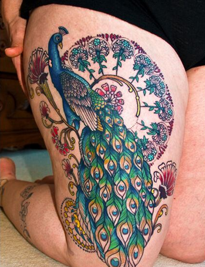 女性大腿精美时尚好看的孔雀花卉彩色纹身图片