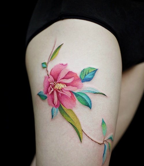 腿部漂亮的彩色花蕊小清新纹身图案