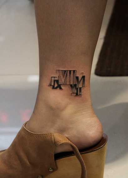 脚踝罗马数字纹身图案