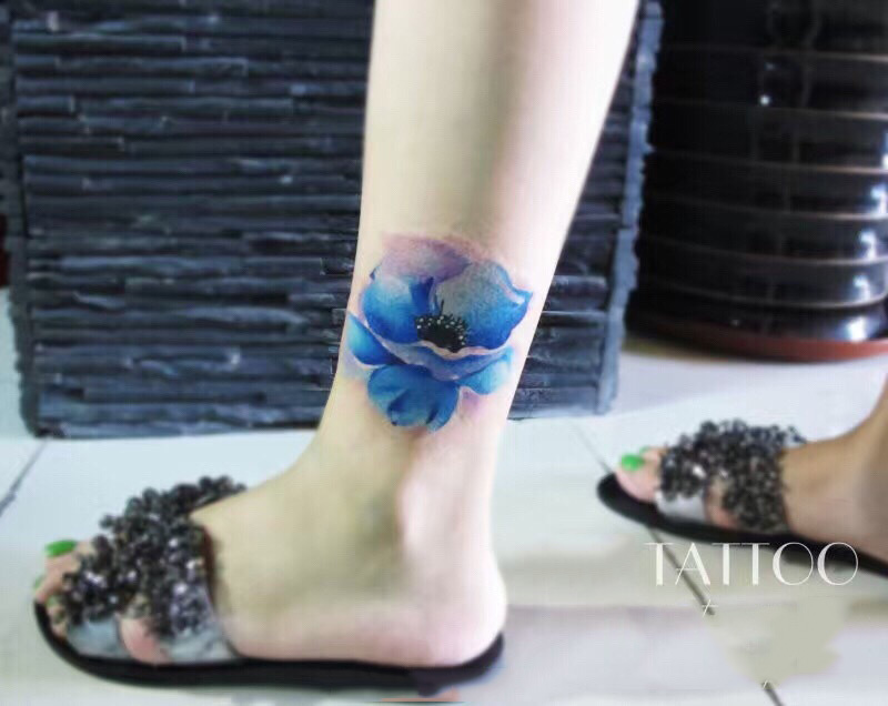 脚踝蓝色花朵唯美水彩纹身图案