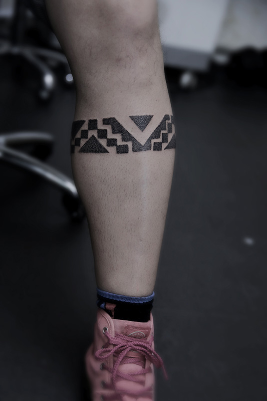 腿部对于信仰的热爱图腾个性纹身图案