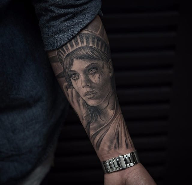一组关于纽约城市和人物的黑白灰风格点刺纹身图案