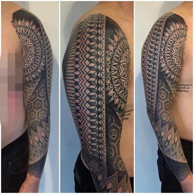 男生黑白纹身点刺技巧几何元素纹身简约线条纹身图案