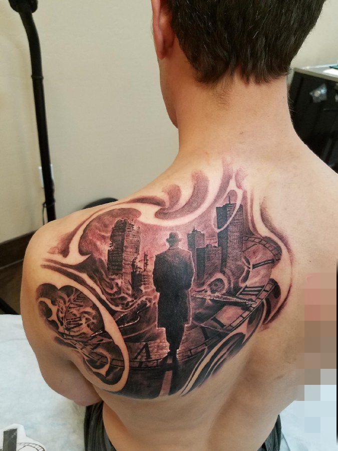 男生肩部纹身黑白灰风格纹身点刺技巧建筑物纹身人物肖像纹身图片
