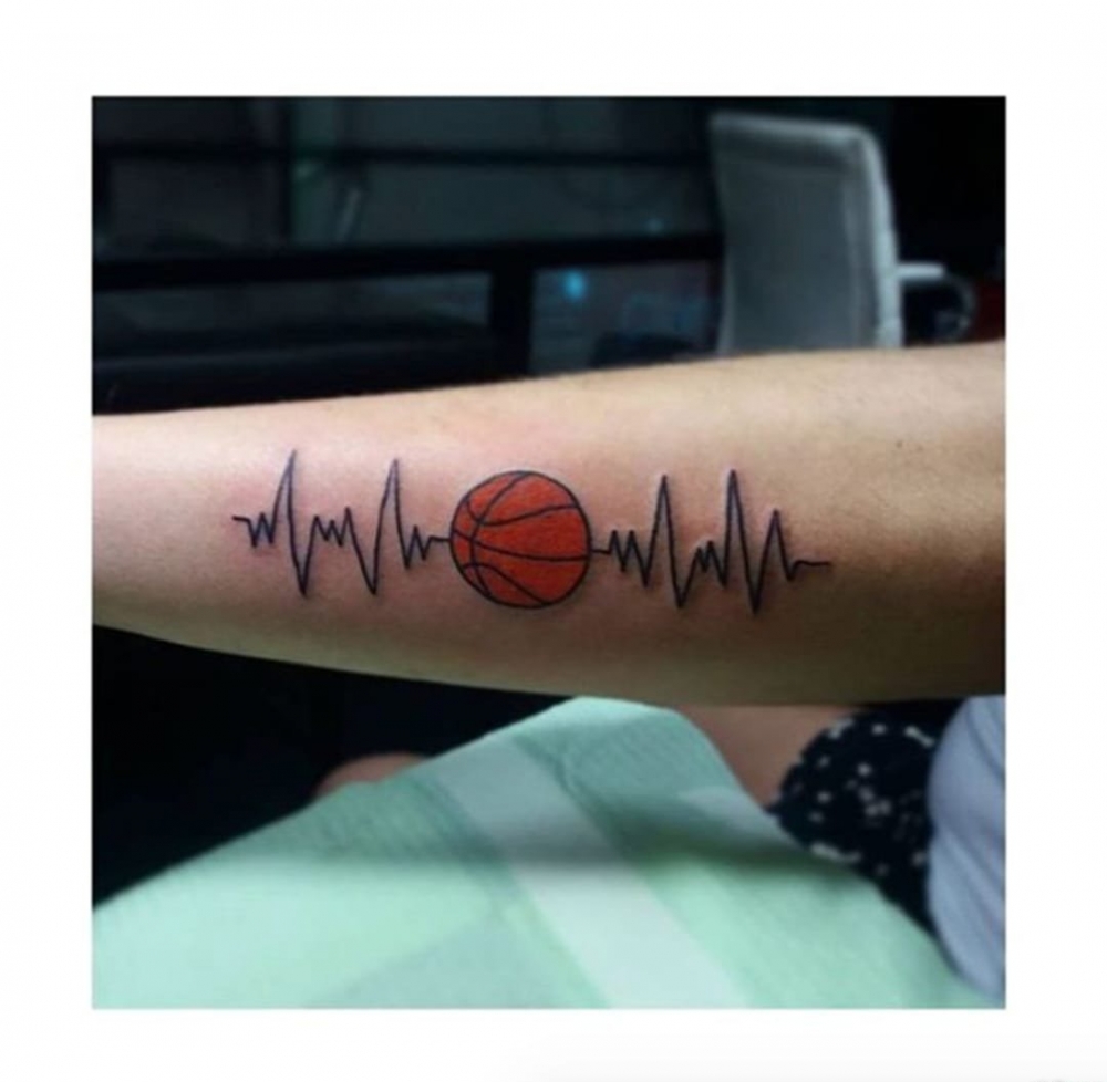 一组男生热爱的几何元素纹身简单线条关于篮球的纹身图案
