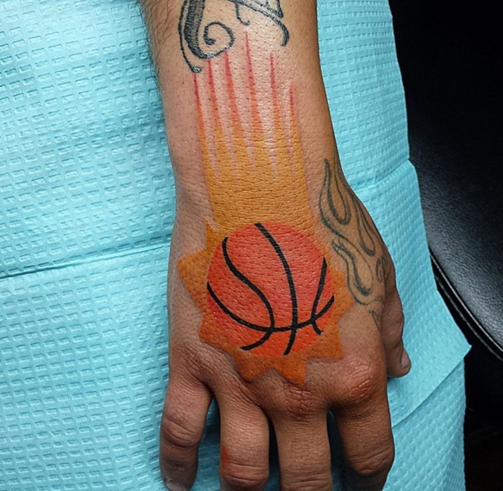 一组男生热爱的几何元素纹身简单线条关于篮球的纹身图案