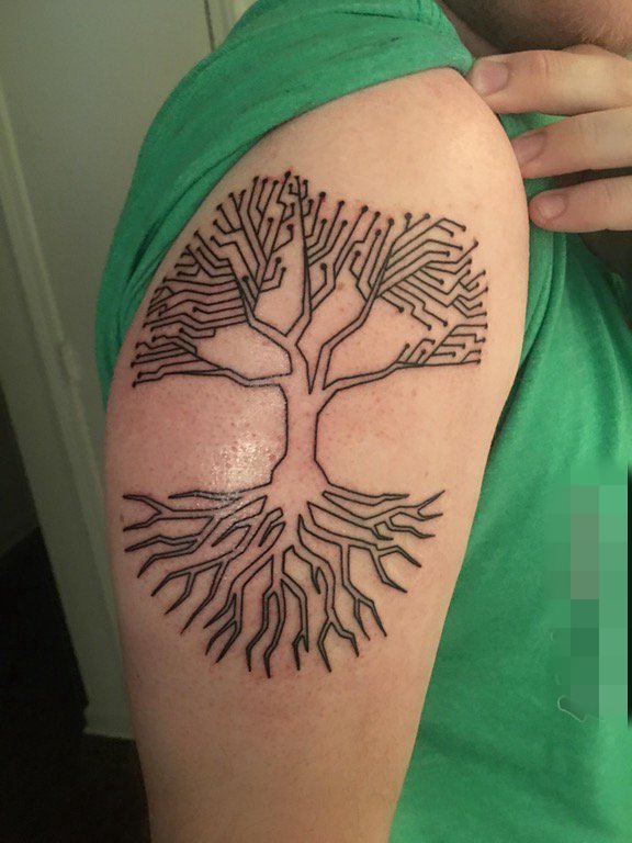 手臂上黑白灰风格抽象线条植物素材生命树纹身图片