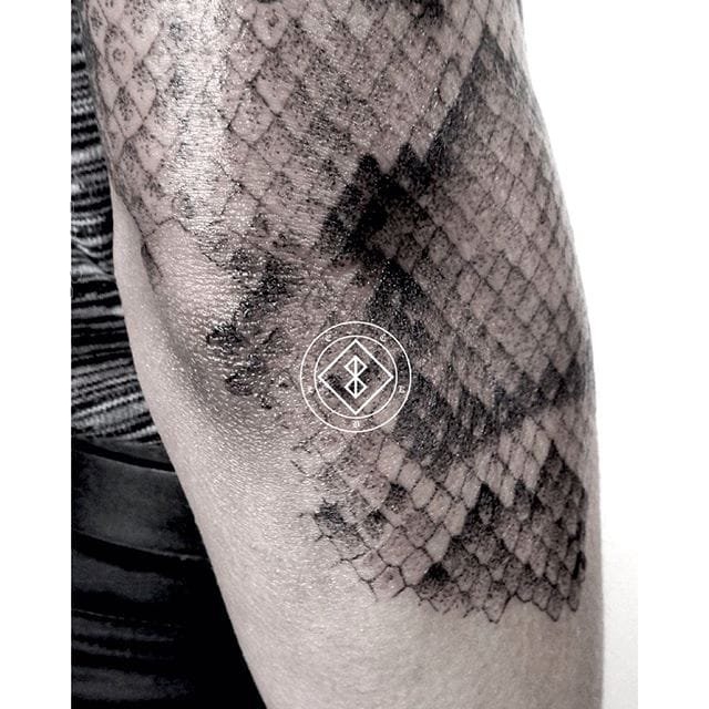 一组黑白点刺技巧简约线条几何元素纹身图案大全