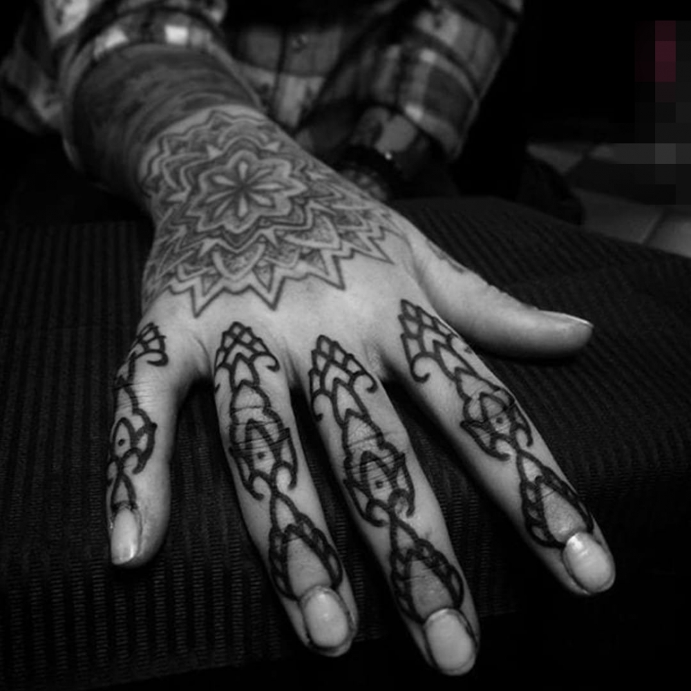 一组手指上黑白简单个性线条纹身图案大全