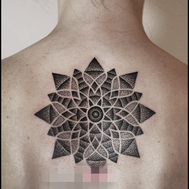 个性的黑白点刺技巧几何元素抽象线条纹身图案
