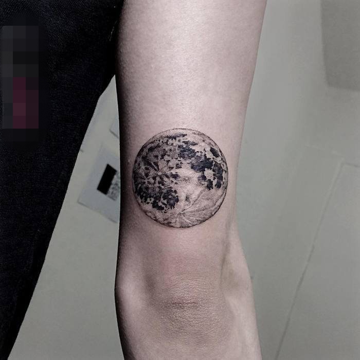 唯美的几何元素简约线条月亮纹身图案
