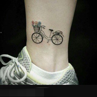 一组关于自行车黑色线条简约纹身图案