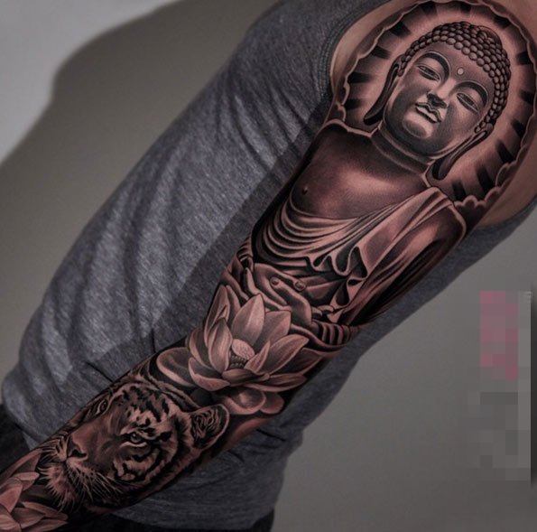 霸气的男性手臂上黑灰点刺技巧人物肖像花臂纹身图案
