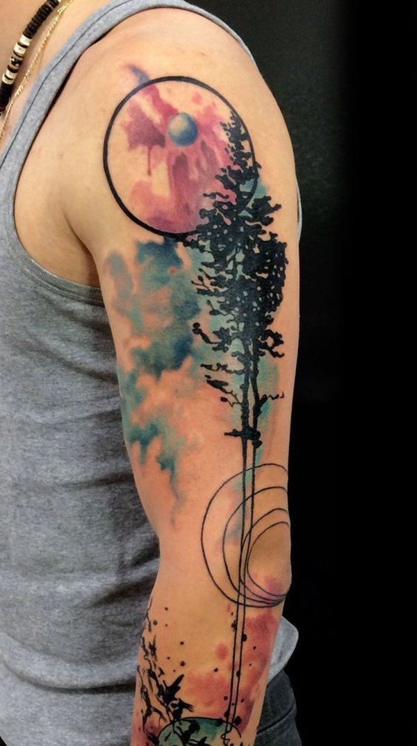 男生手臂上彩绘水墨几何线条大树纹身图片