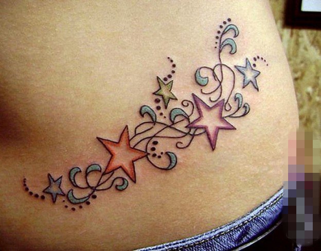 女生侧腰上彩绘水彩创意星星文艺纹身图片