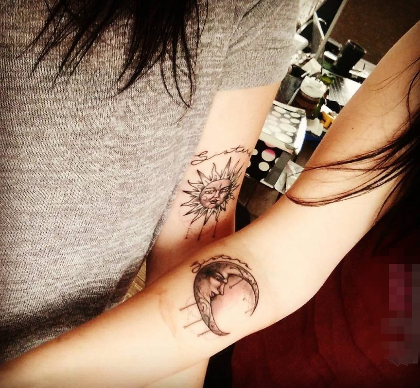 闺蜜手臂上创意个性文艺小清新小图案纹身图案
