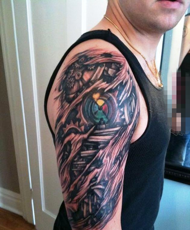 男生手臂上黑色素描创意齿轮机械元素纹身图片