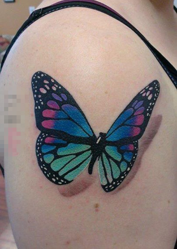 女生手臂上彩绘小动物立体几何蝴蝶纹身图片
