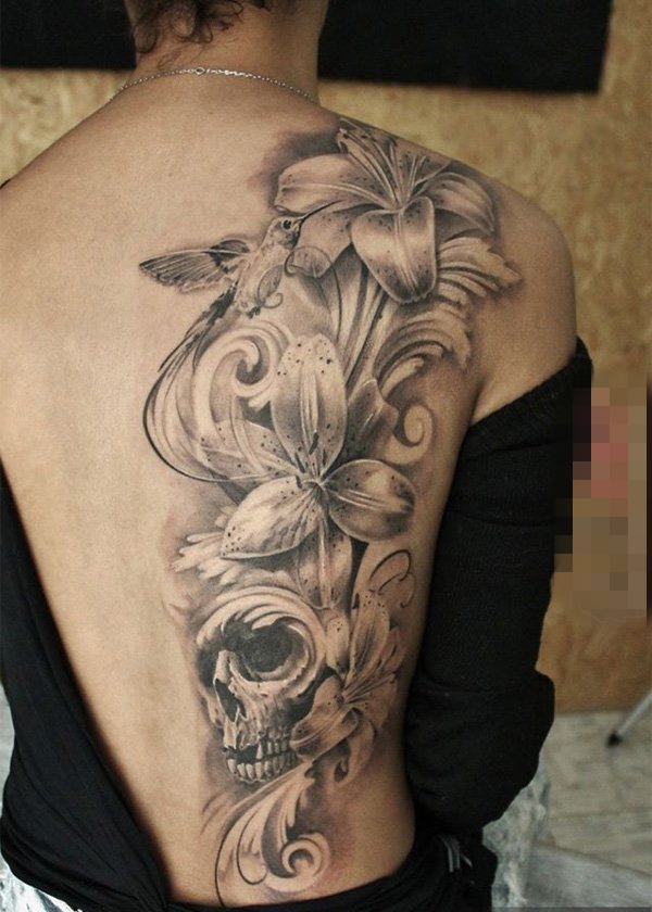 女生背部黑色素描点刺技巧唯美花朵纹身图片